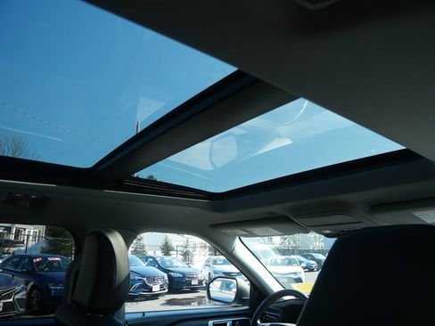 Used 2020 Ford Explorer XLT w/ Equipment Group 202A image 30