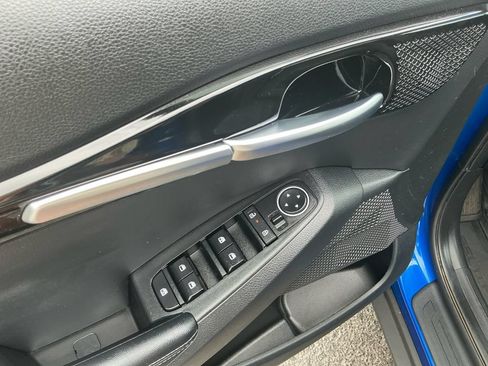 Used 2025 Kia Seltos S AWD/4WD image 16