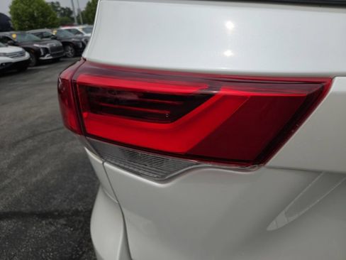 Used 2018 Toyota Highlander Limited w/ Protection Package #3 AWD/4WD image 10
