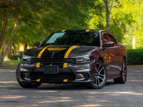 Used 2020 Dodge Charger R/T w/ Plus Group RWD image 2