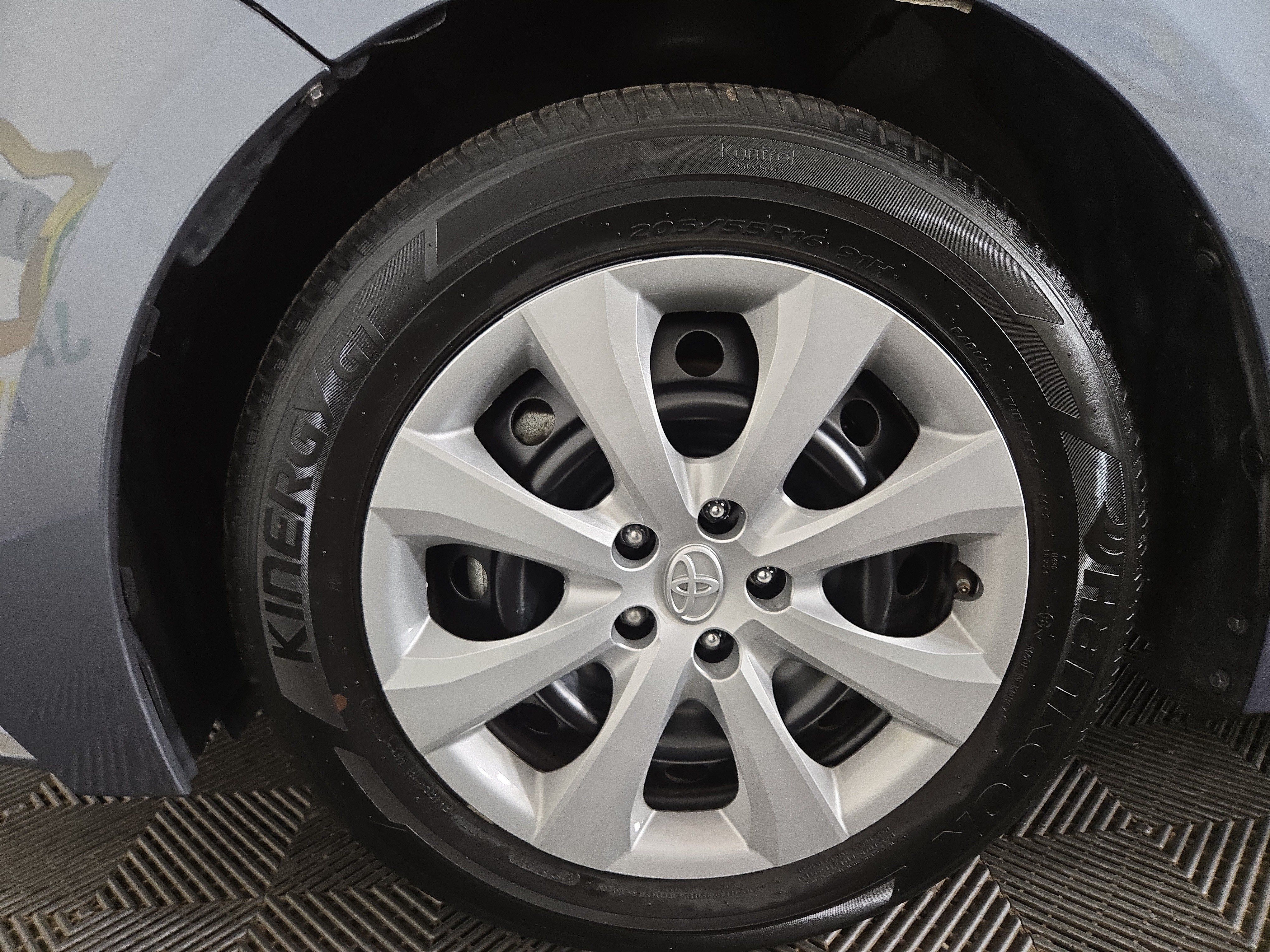 Used 2025 Toyota Corolla LE FWD image 31