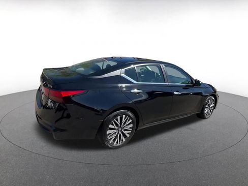 Used 2025 Nissan Altima 2.5 SV image 12