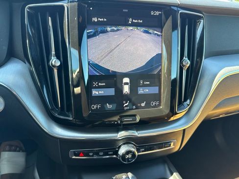 Used 2019 Volvo XC60 T5 Momentum w/ Multimedia Package AWD/4WD image 19