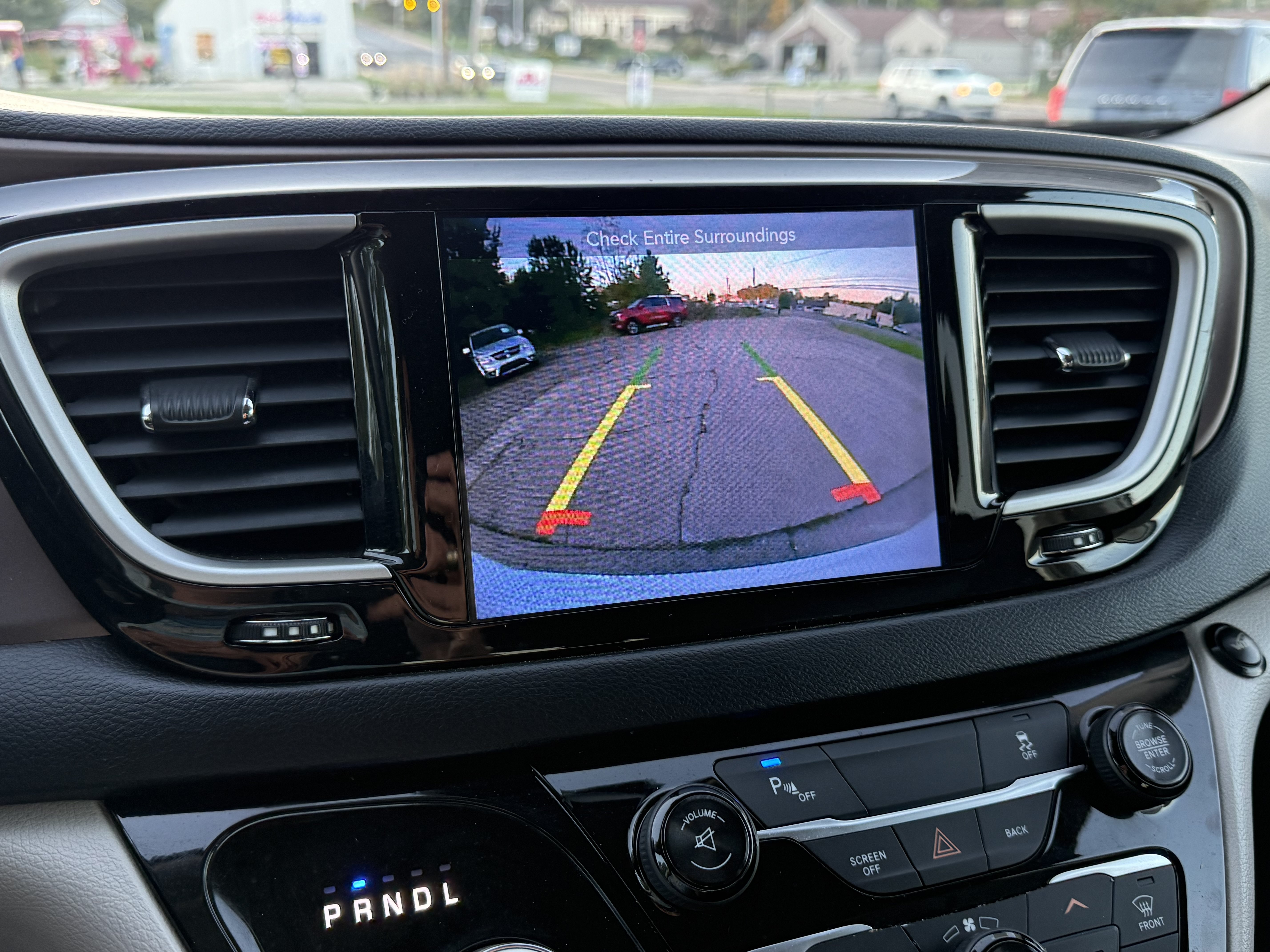Used 2017 Chrysler Pacifica Touring-L FWD image 18