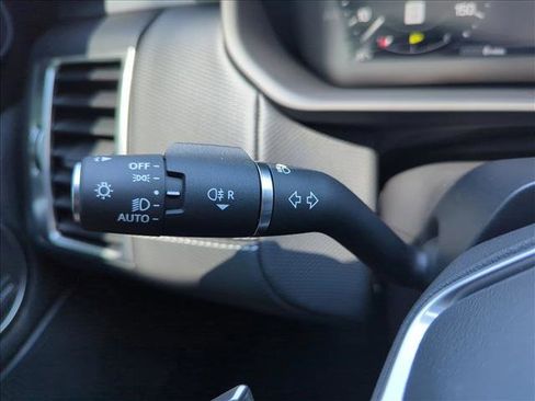 Certified 2024 Land Rover Discovery Dynamic SE image 25