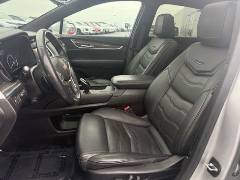 Used 2019 Cadillac XT5 Platinum image 12