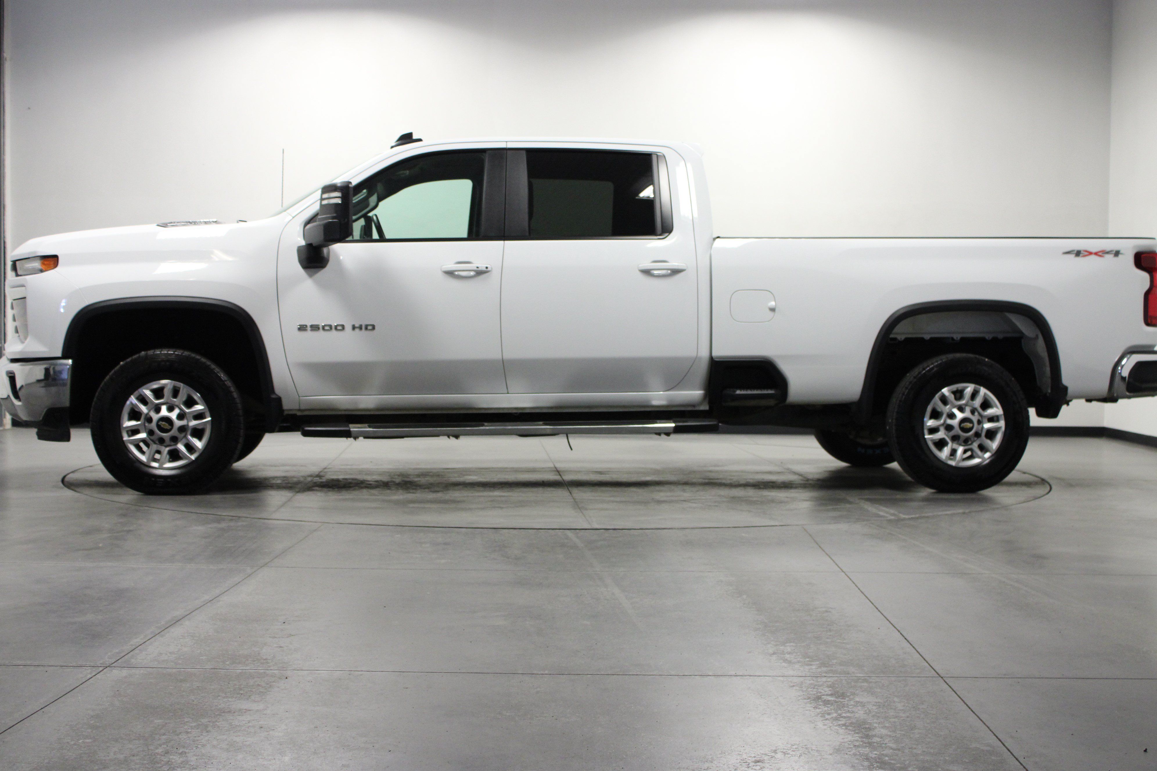 Used 2025 Chevrolet Silverado 2500 LT w/ Convenience Package AWD/4WD image 7