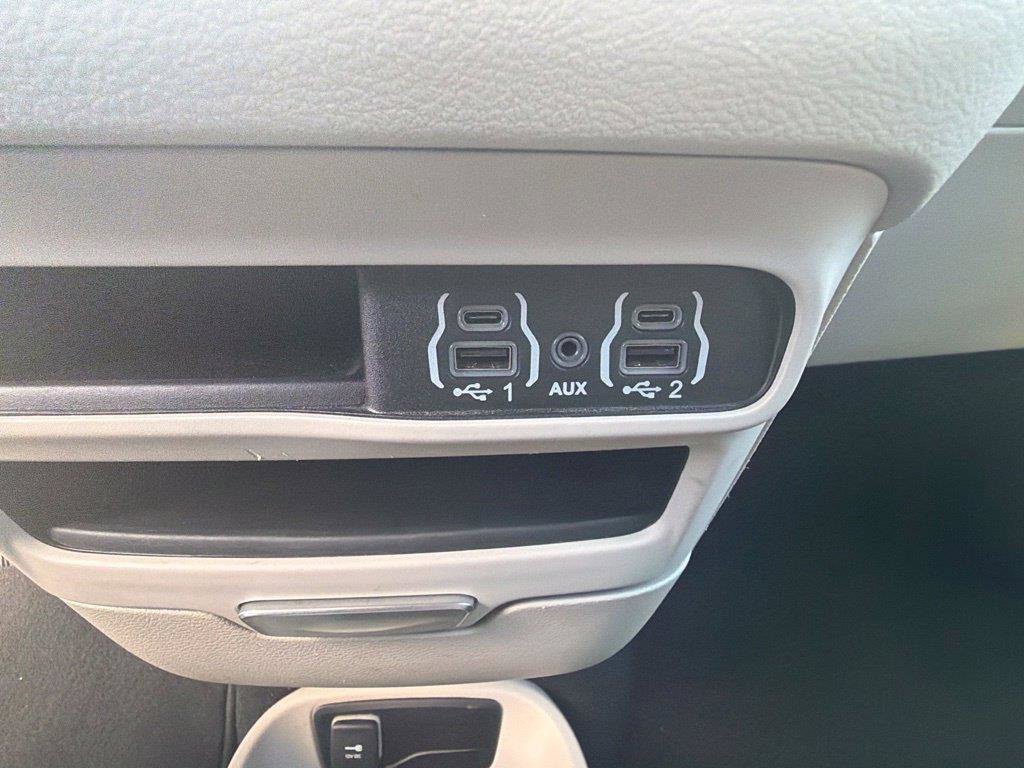 Used 2024 Chrysler Pacifica Touring-L FWD image 24