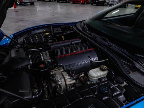 Used 1999 Chevrolet Corvette Coupe RWD image 16
