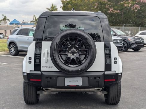 New 2026 Land Rover Defender 110 X-Dynamic SE AWD/4WD image 8