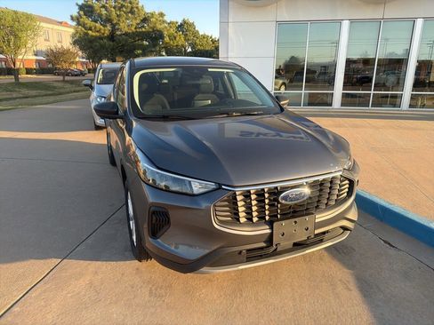 Used 2025 Ford Escape Active w/ Cold Weather Package image 2