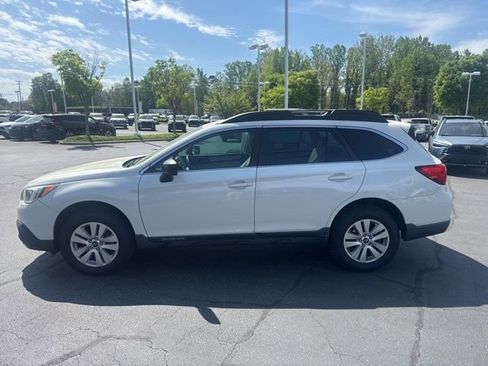 Used 2017 Subaru Outback 2.5i image 2