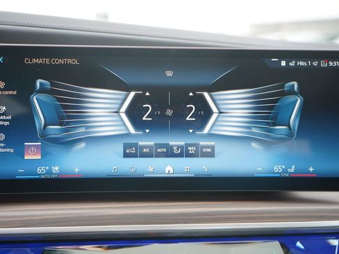 Used 2025 BMW i7 xDrive60 AWD/4WD image 18