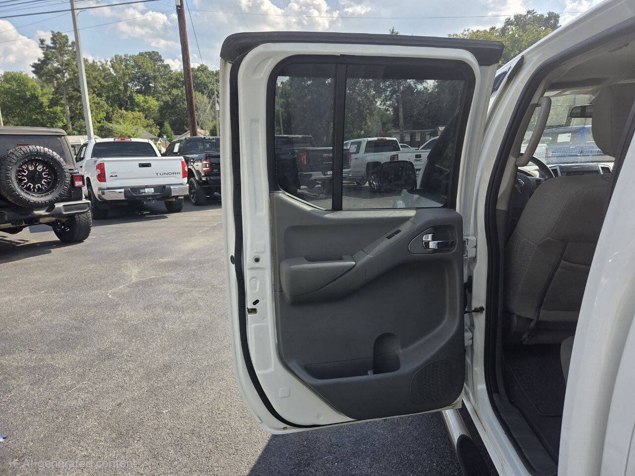 Used 2019 Nissan Frontier SV AWD/4WD image 16