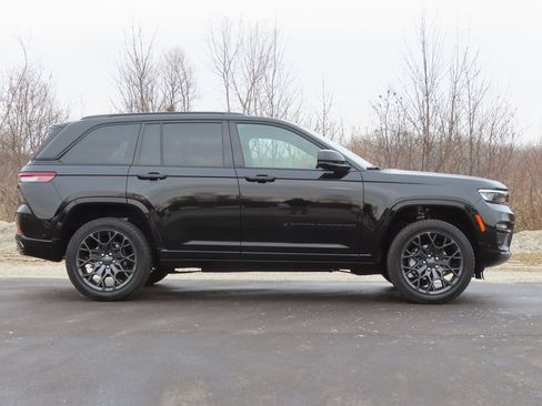 New 2025 Jeep Grand Cherokee Summit w/ Obsidian Package image 2