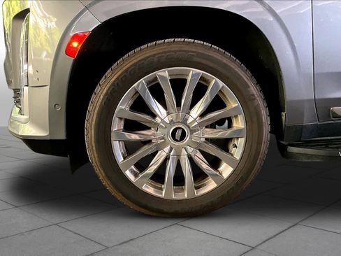 Used 2021 Cadillac Escalade Premium Luxury w/ LPO, Illumination Package RWD image 10