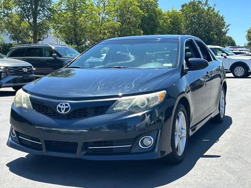 Used 2014 Toyota Camry SE FWD image 1