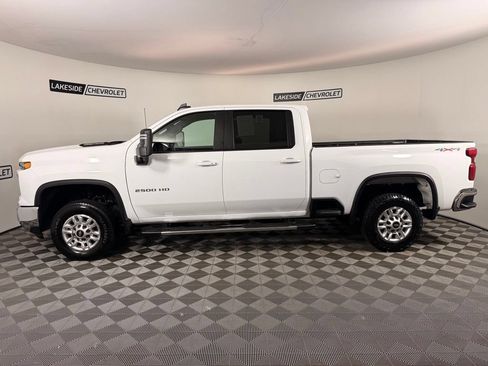 Used 2025 Chevrolet Silverado 2500 LT w/ Convenience Package AWD/4WD image 3