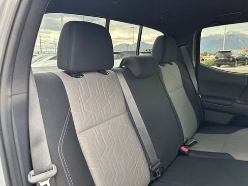 Used 2020 Toyota Tacoma TRD Off-Road w/ Technology Package AWD/4WD image 15