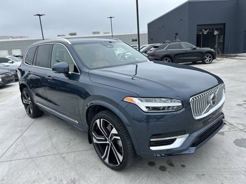 Used 2024 Volvo XC90 B6 Ultimate w/ Lounge Package image 4