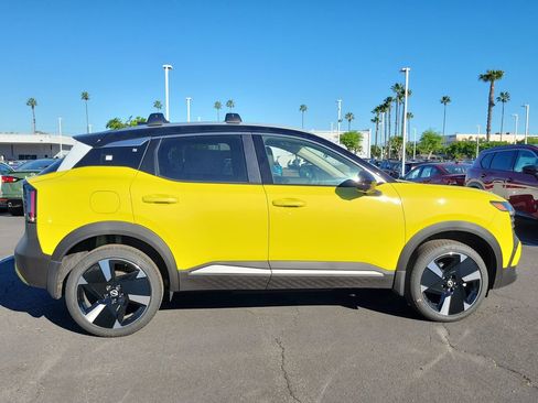 New 2026 Nissan Kicks SR w/ Illumination Package FWD image 5
