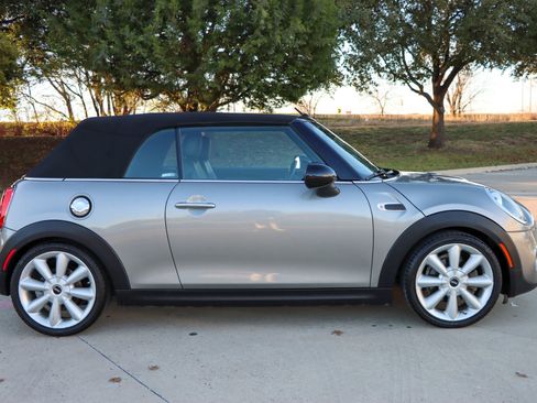 Used 2017 MINI Cooper S image 13