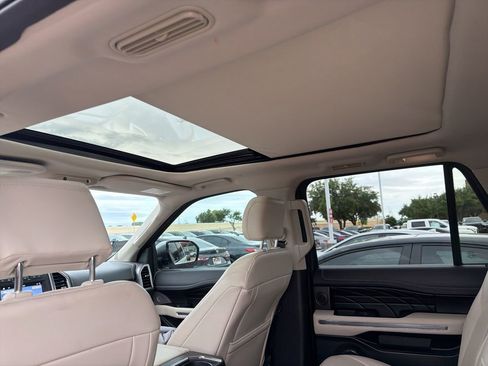 Used 2019 Ford Expedition Platinum AWD/4WD image 10