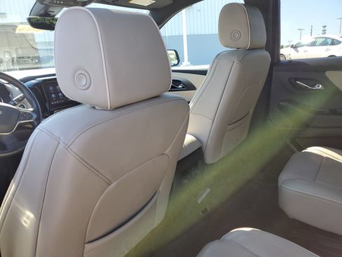 Used 2022 Chevrolet Traverse Premier FWD image 15