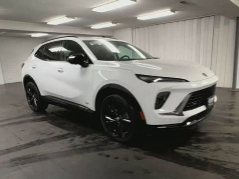 Certified 2025 Buick Envision Sport Touring image 2