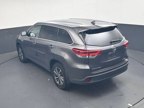 Used 2017 Toyota Highlander XLE AWD/4WD image 25