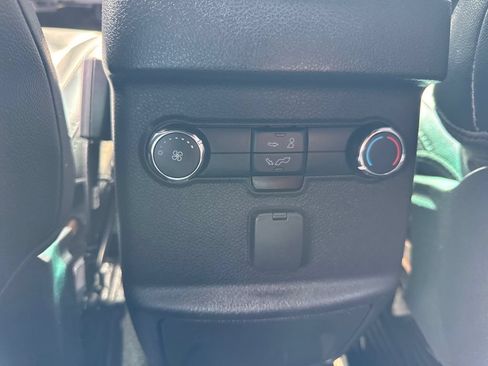 Used 2017 Ford Explorer XLT w/ Equipment Group 202A AWD/4WD image 17