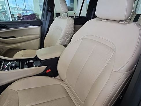Used 2025 Jeep Grand Cherokee Limited w/ Luxury Tech Group II AWD/4WD image 22