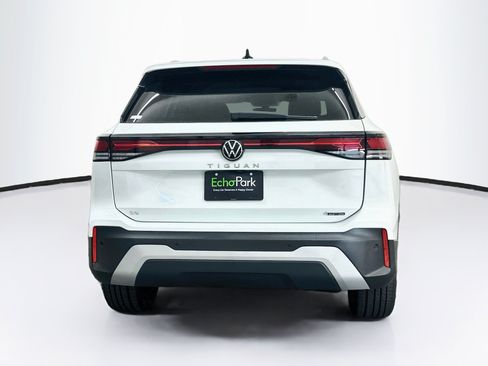 Used 2026 Volkswagen Tiguan SE AWD/4WD image 7