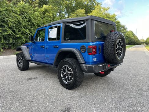 Used 2025 Jeep Wrangler Unlimited Rubicon w/ Convenience Group AWD/4WD image 7