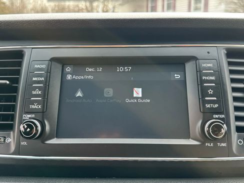 Used 2020 Kia Sedona L image 26