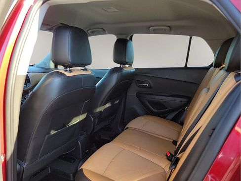 Used 2019 Chevrolet Trax LT w/ LT Convenience Package FWD image 9