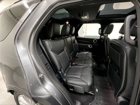 Used 2019 Land Rover Discovery HSE AWD/4WD image 16
