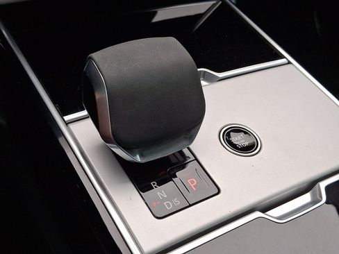 Certified 2025 Land Rover Range Rover SE AWD/4WD image 24