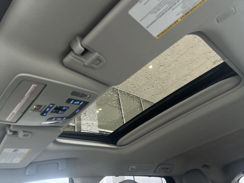 Certified 2024 Toyota Sienna XLE image 36