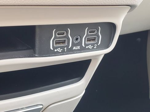 Used 2023 Chrysler Pacifica Touring-L FWD image 22