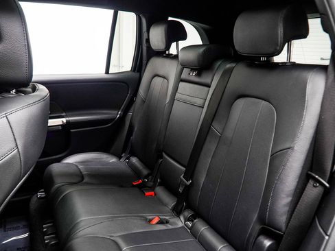 Used 2022 Mercedes-Benz GLB 250 4MATIC w/ Premium Package Lite image 39