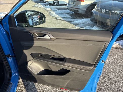 Certified 2025 Volkswagen Taos SE image 19