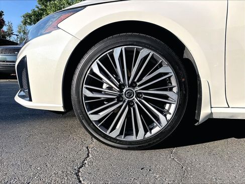 Used 2023 Nissan Altima 2.5 SL FWD image 12
