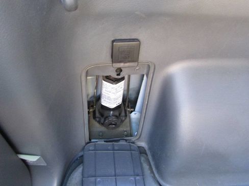 Used 1999 Isuzu Rodeo LS image 29
