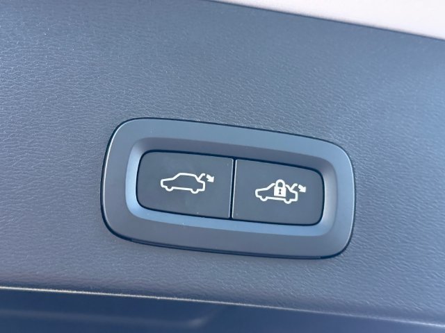 Certified 2024 Volvo XC40 B5 Plus AWD/4WD image 15