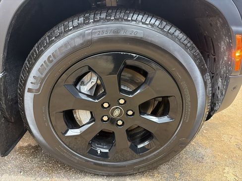 Used 2020 Land Rover Defender 110 HSE image 32