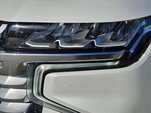 Used 2021 Chevrolet Suburban High Country w/ Premium Package AWD/4WD image 9