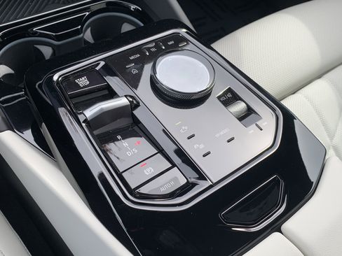 Certified 2025 BMW 530i xDrive w/ M Sport Package image 29