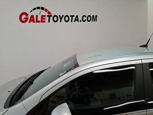 Used 2014 Chevrolet Volt w/ Enhanced Safety Package 2 image 5