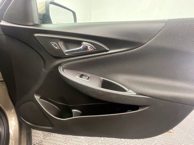 Used 2020 Chevrolet Malibu LT FWD image 16